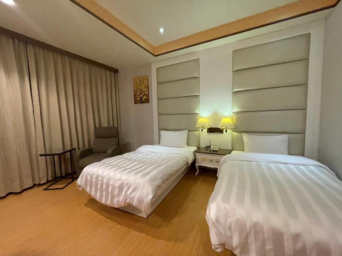גאושיונג Wenpin Hotel - Pier 2 מראה חיצוני תמונה
