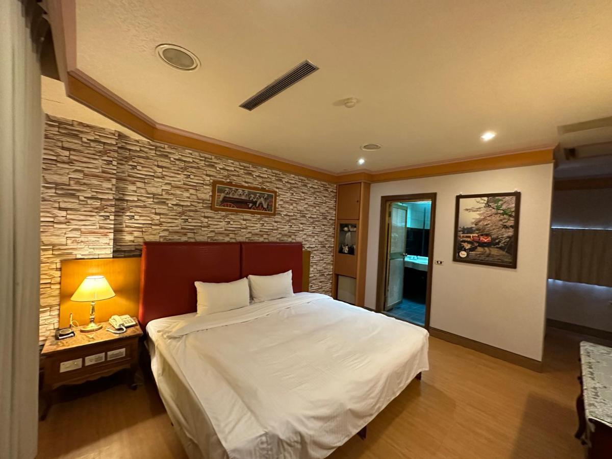גאושיונג Wenpin Hotel - Pier 2 מראה חיצוני תמונה