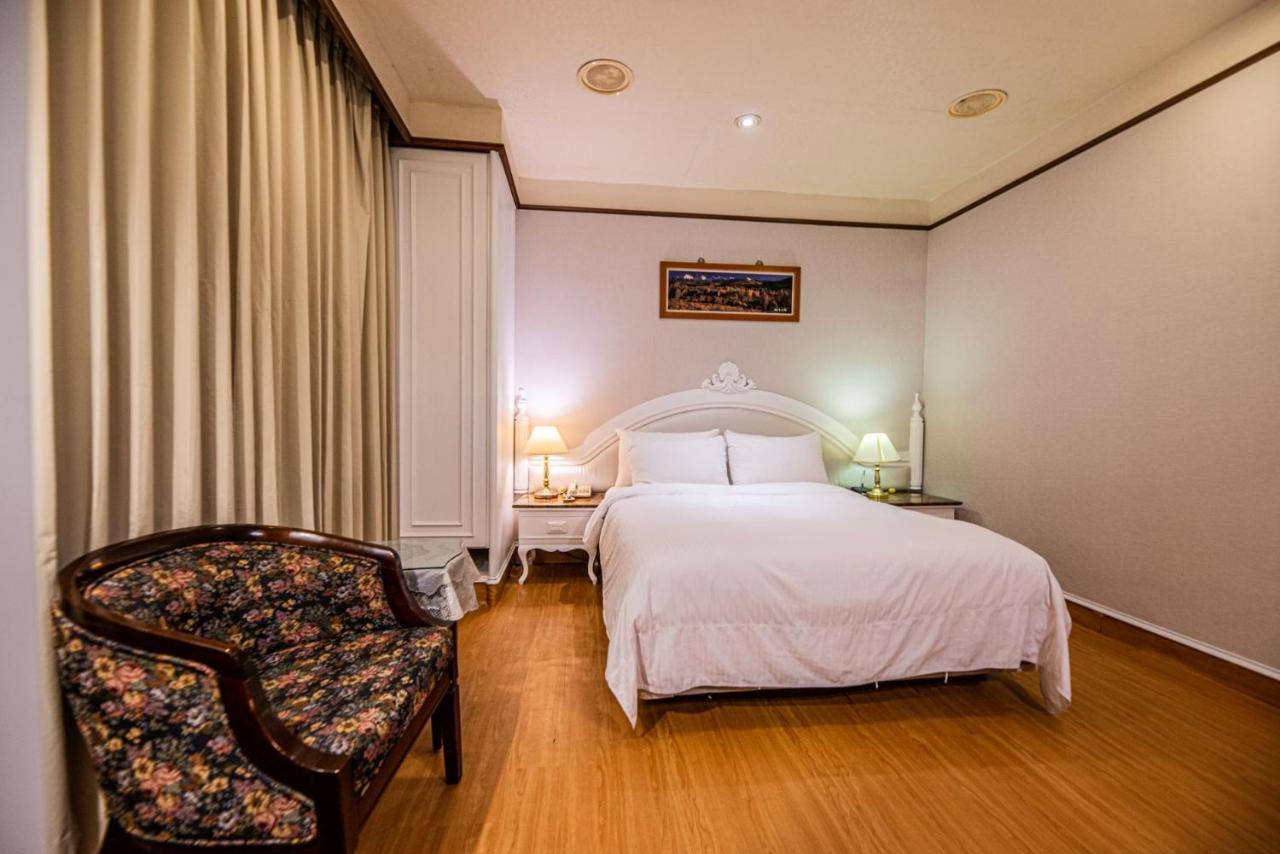 גאושיונג Wenpin Hotel - Pier 2 מראה חיצוני תמונה