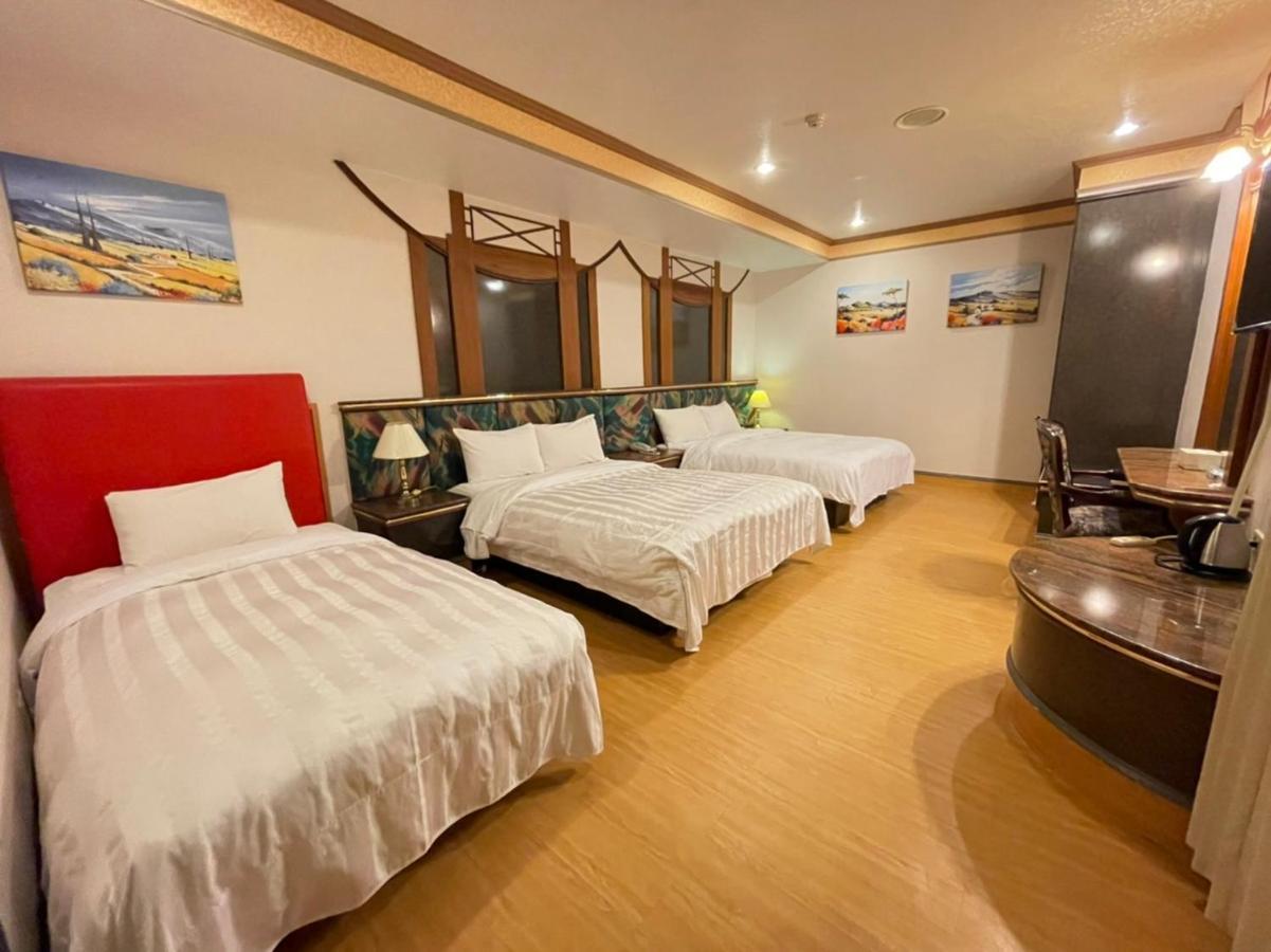 גאושיונג Wenpin Hotel - Pier 2 מראה חיצוני תמונה