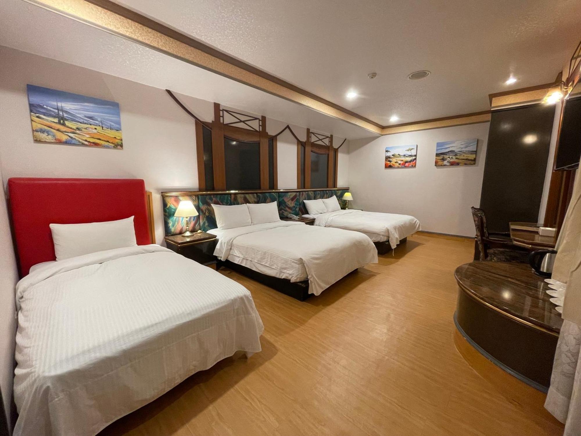 גאושיונג Wenpin Hotel - Pier 2 מראה חיצוני תמונה